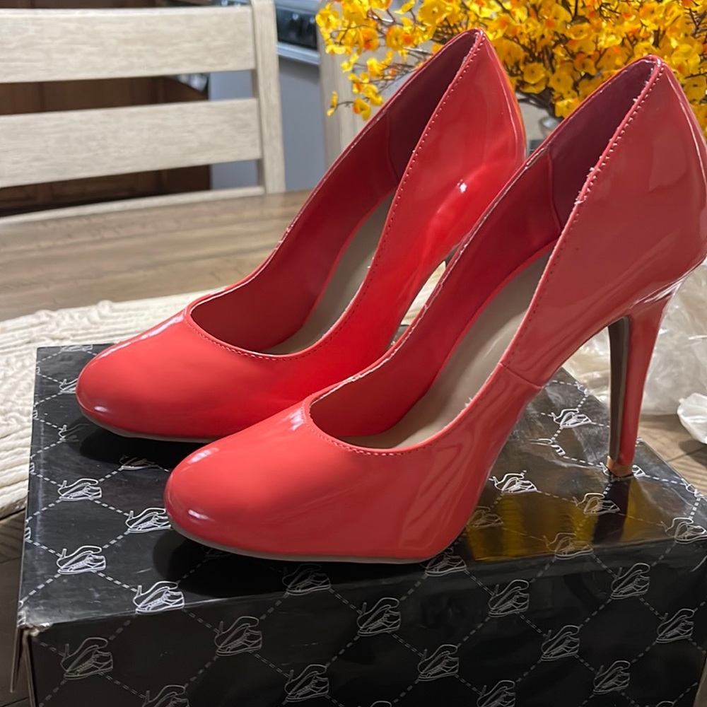 Heels brand new